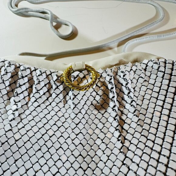 Vintage La Regale LTD Metal Mesh shoulder evening bag in white. - Picture 4 of 10